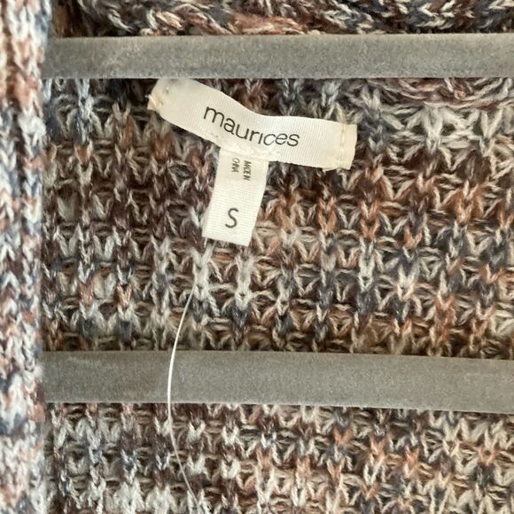 😊3/$30
“Goes with Anything” Maurices Cardigan Size Small - Picture 6 of 12